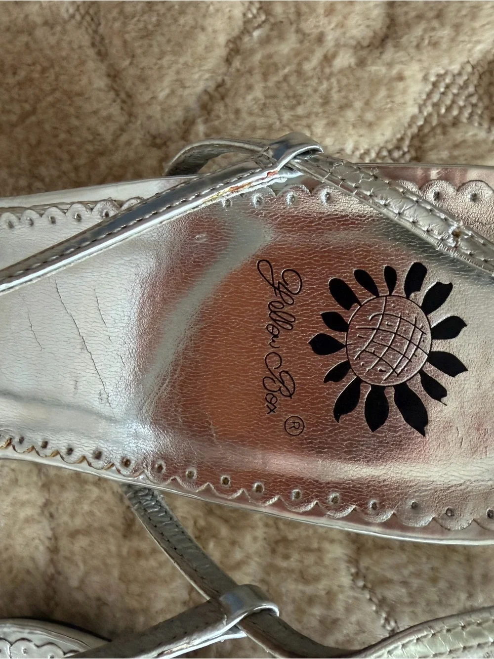Metallic Silver T-Strap Sandals kitten heel - Picture 3 of 6